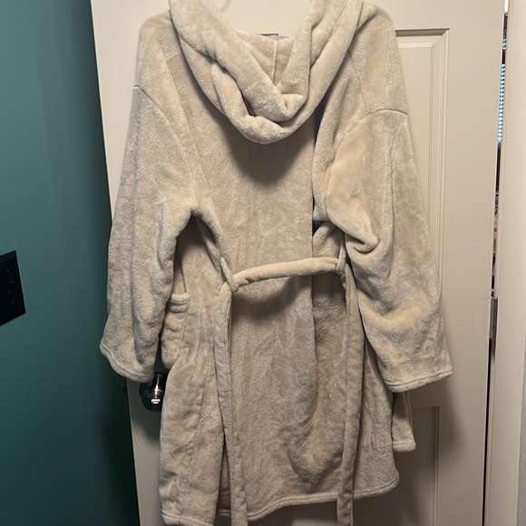 Summer & Rose Hooded Cream Soft Robe - Picture 8 of 9